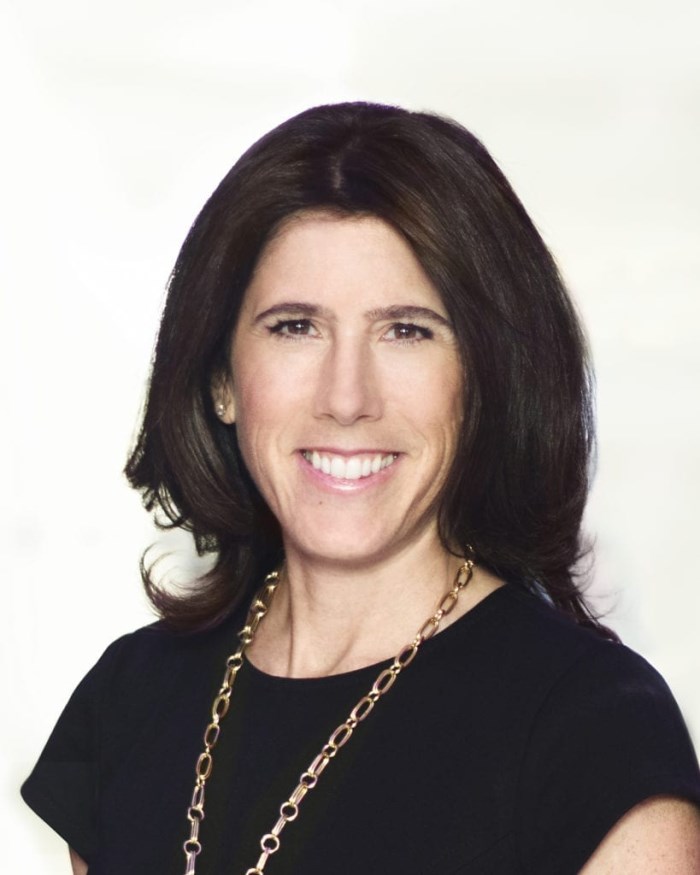 Lisa  Utzschneider net worth and biography