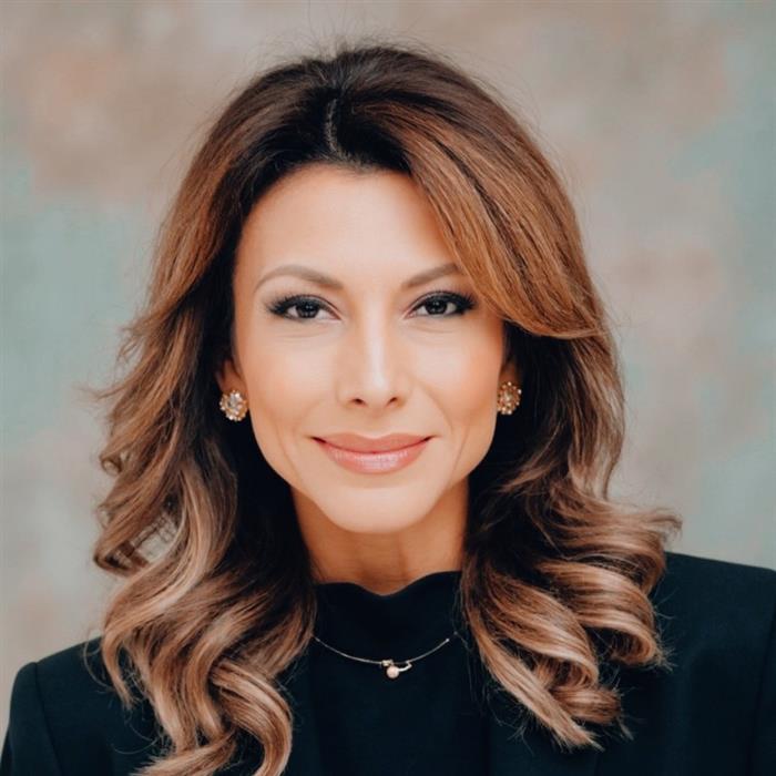 Liliana Gil  Valletta net worth and biography