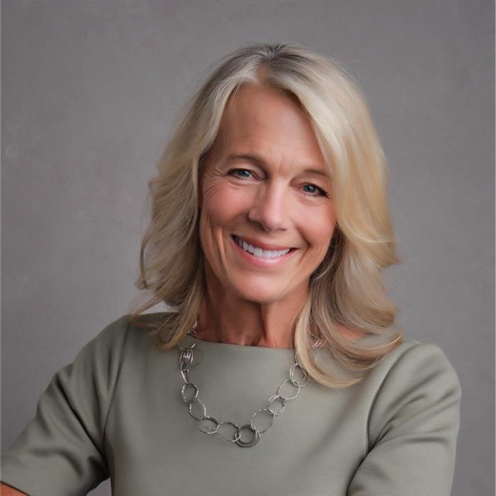 Diana  Mckenzie net worth and biography