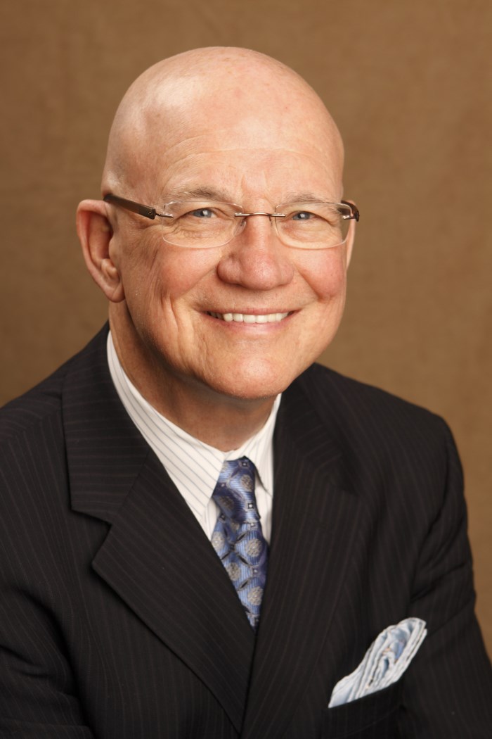 T Kendall  Hunt net worth and biography