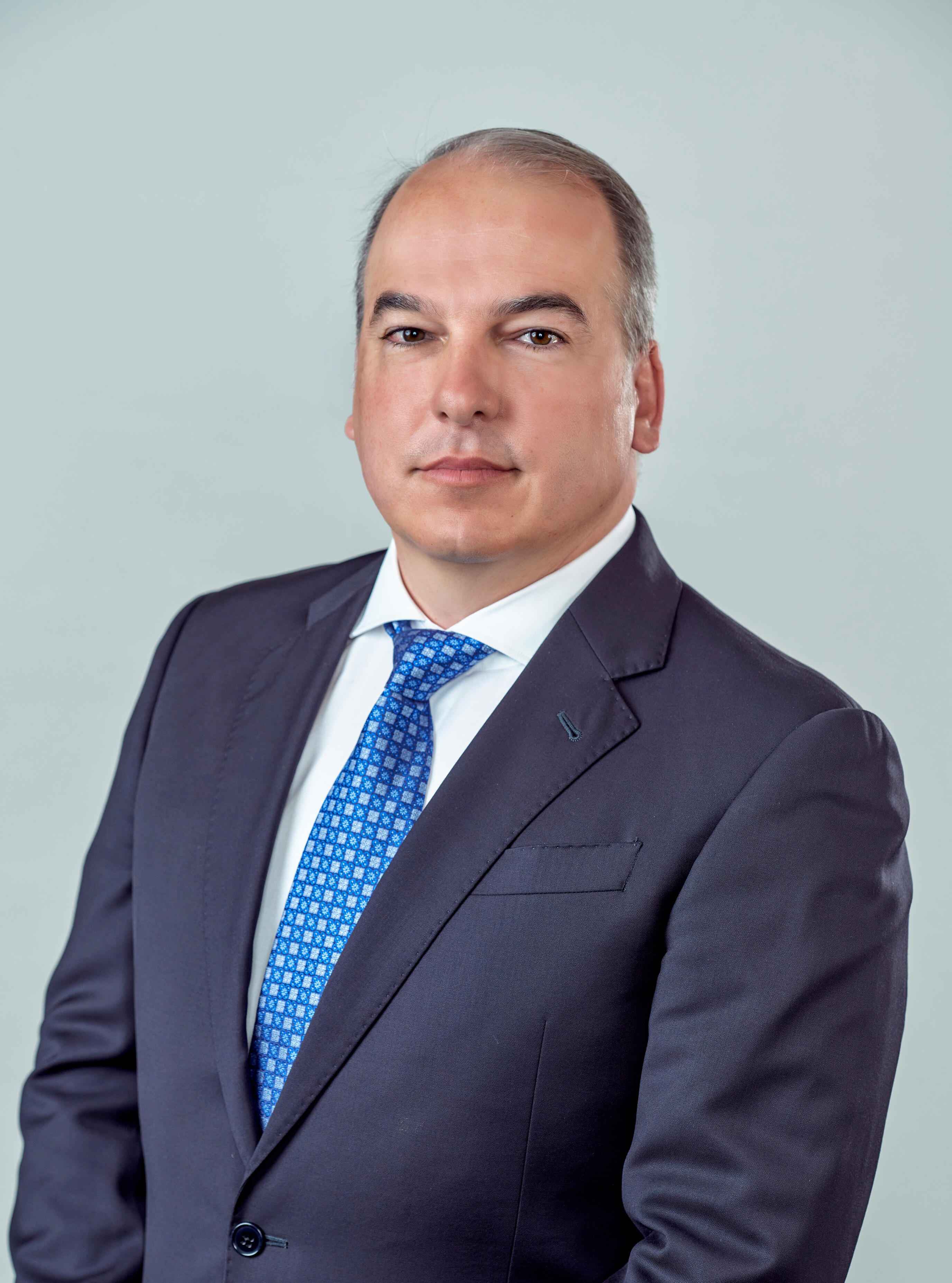 Mr. Enrique  Pizzi